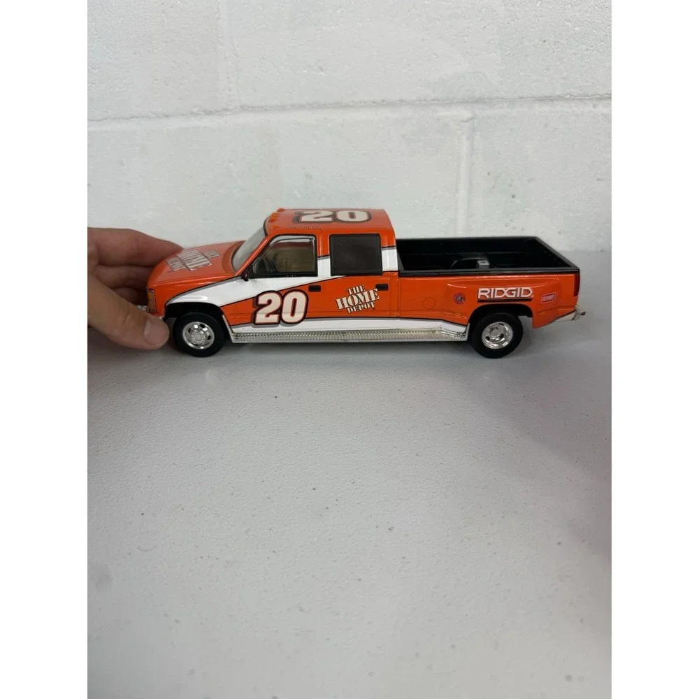 Action Brookfield Collectors Guild 1:24 Tony Stewart Crew Cab, Enclosed Trailer